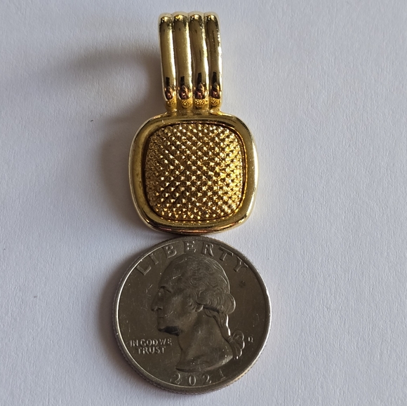 Vintage pendant gold tone slider textured rounded corners square womens - Picture 3 of 9